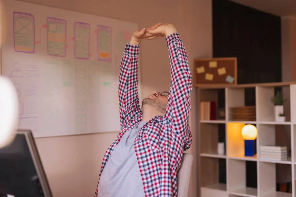 Компенсиране на седящ начин на живот с движение